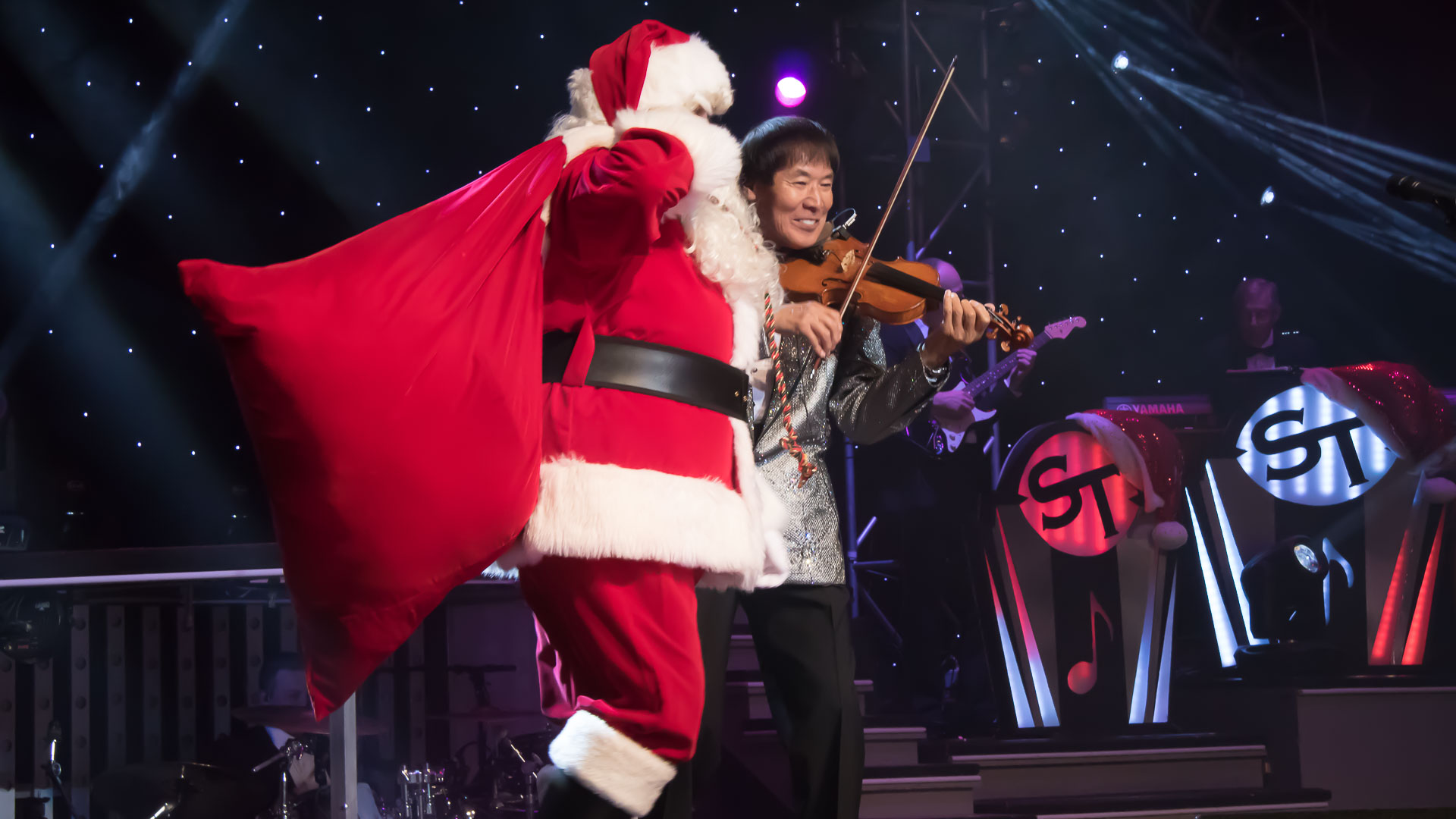 1181029 Shoji Tabuchi Christmas Santa 1 - Shoji returns to the Branson stage with his incredible Christmas show